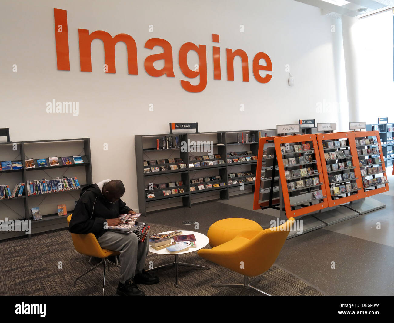 Imagine John Lennon Song - Liverpool Central Library, Bücher regen die Fantasie an, Merseyside, England, Großbritannien Stockfoto