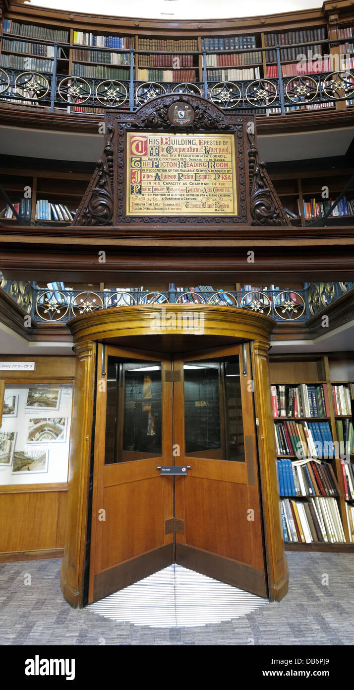 Liverpool Picton Bibliothek, Drehtür, Merseyside, North West England, Großbritannien Stockfoto