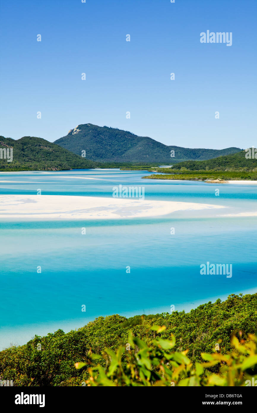 Der weiße Sand und das türkisfarbene Wasser des Hill Inlet auf Whitsunday Island. Whitsundays, Queensland, Australien Stockfoto