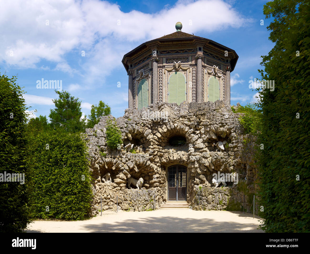 Grotte Die Gebaude Im Barocken Garten Veitshochheim In Der Nahe