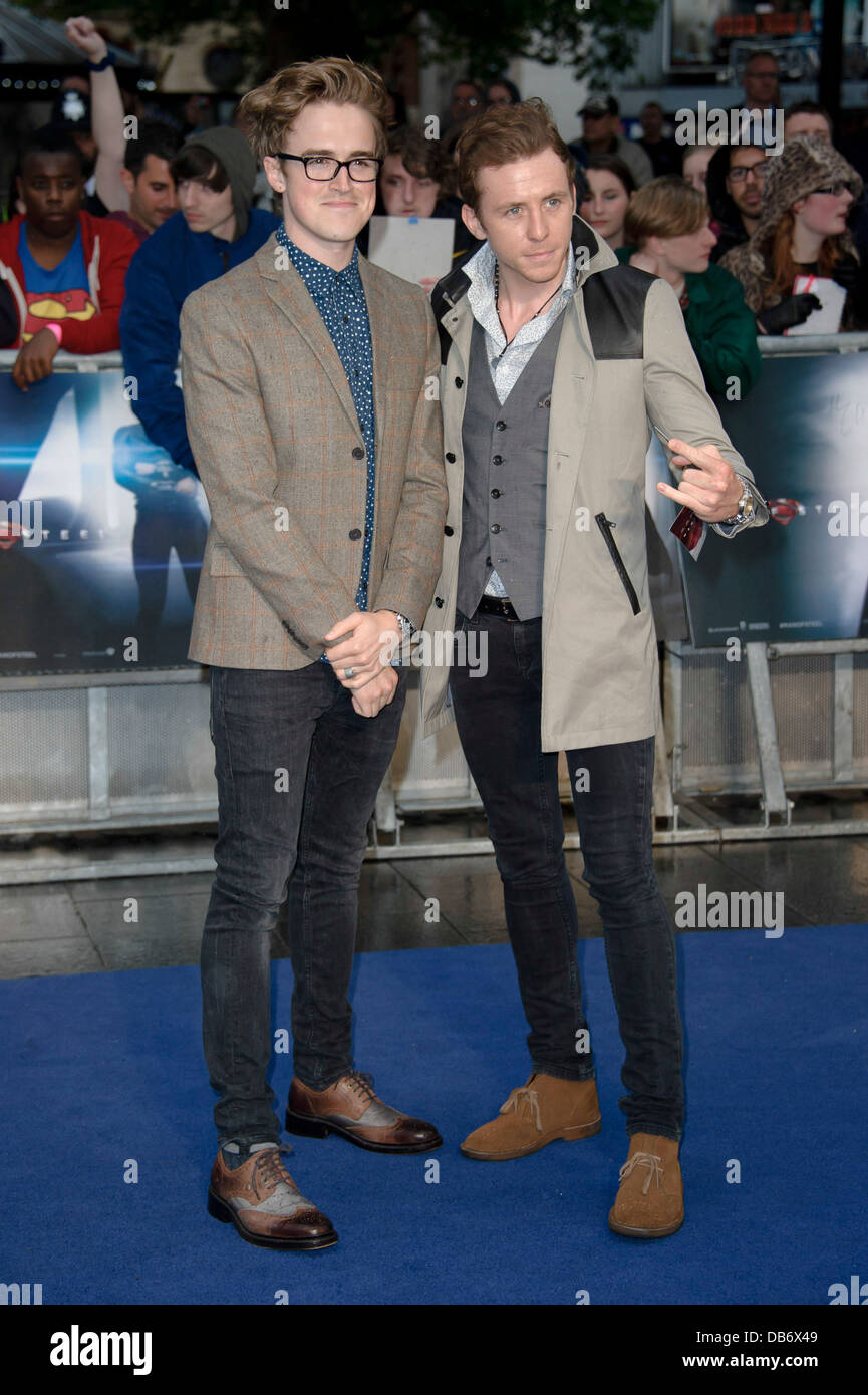 Tom Fletcher und Danny Jones kommen für die Europäische Premiere von "Man Of Steel", London, Mittwoch, Juni. 12, 2013. Stockfoto