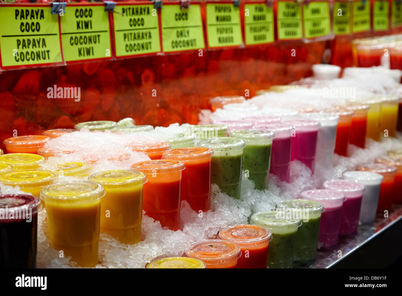 frisch gepresste Säfte zum Verkauf in la Boqueria-Markt in Barcelona-Katalonien-Spanien Stockfoto