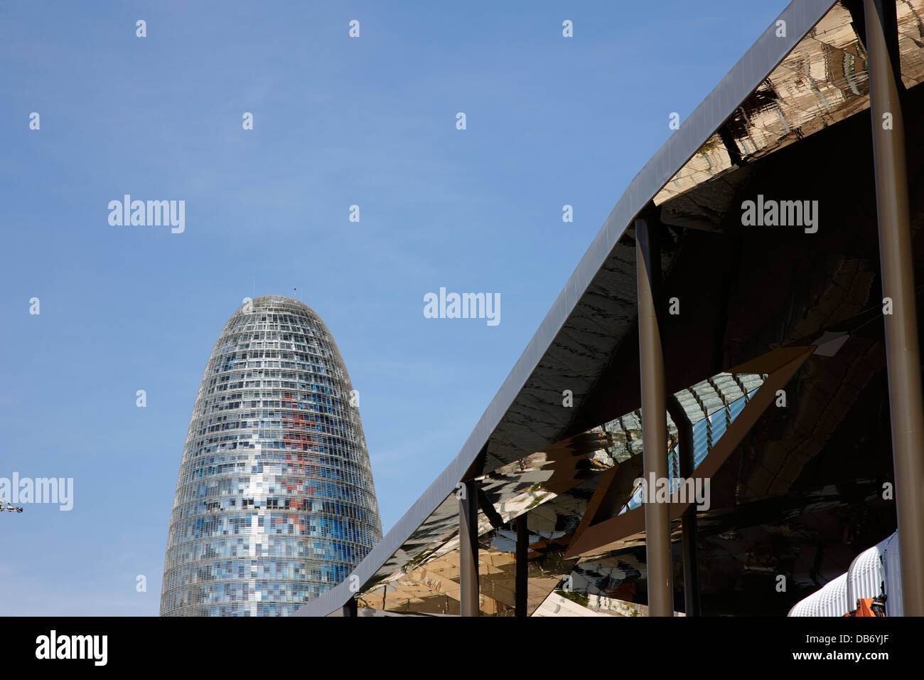 Bau im Gange in den Jardins del Bosquet Dels Encants Markt- und Torre Agbar Turm Barcelona Katalonien Spanien Stockfoto