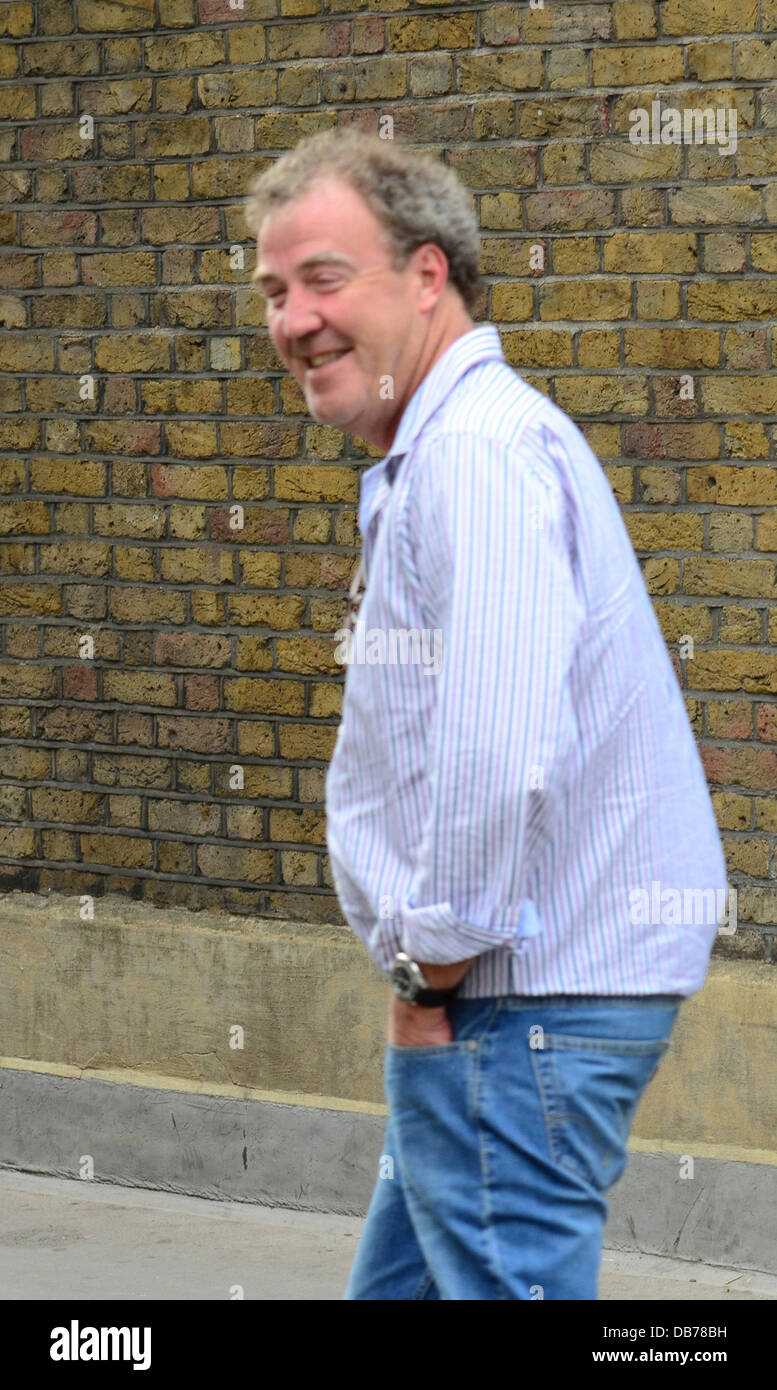 Jeremy Clarkson unterwegs in Knightsbridge nach Gerüchte, die eine super einstweilige Verfügung Verhinderung der Veröffentlichung von "intimen" Fotos von Jemima Khan und Jeremy Clarkson gewährt wurde, die sie seitdem verweigert hat.  London, England - 09.05.11 Stockfoto