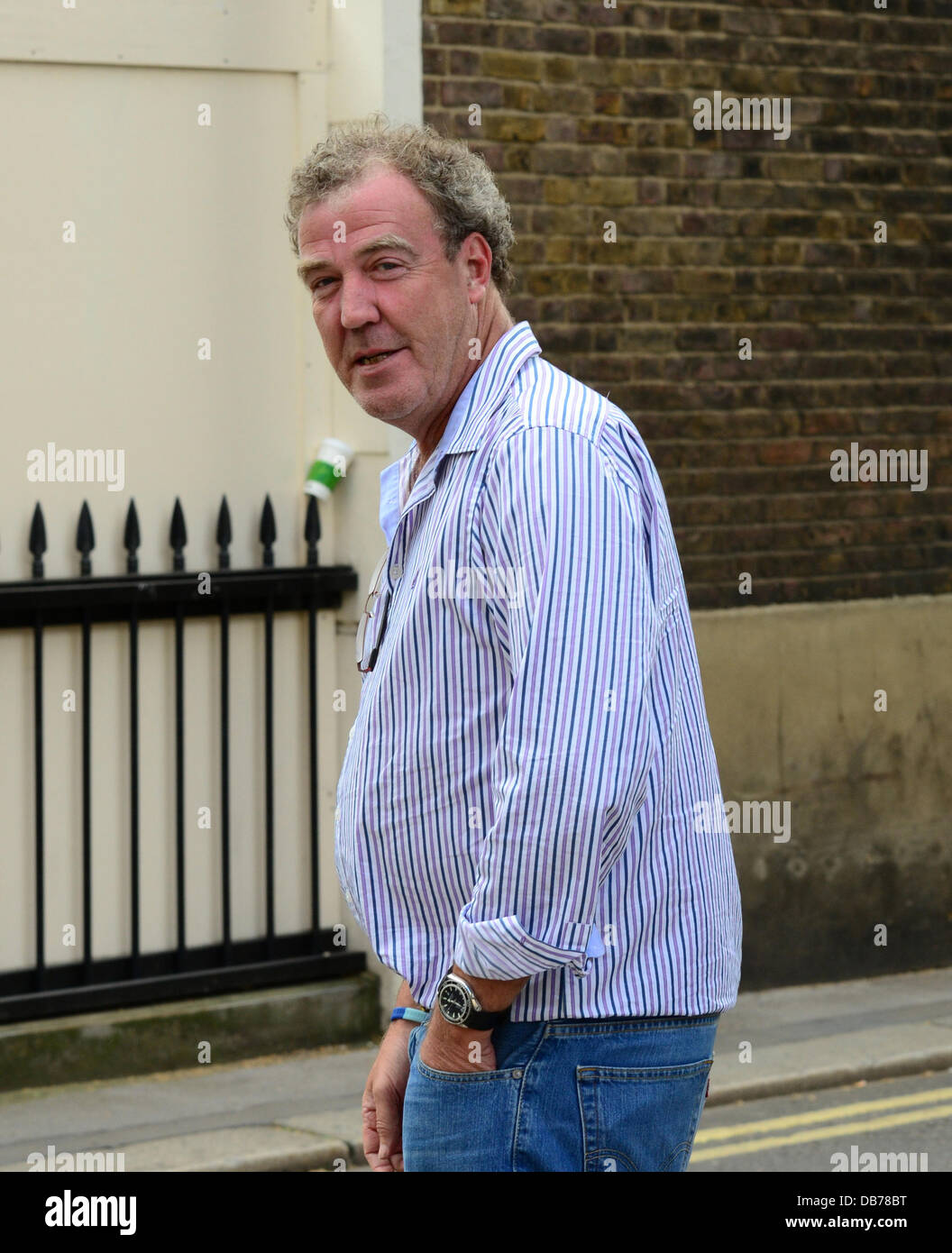 Jeremy Clarkson unterwegs in Knightsbridge nach Gerüchte, die eine super einstweilige Verfügung Verhinderung der Veröffentlichung von "intimen" Fotos von Jemima Khan und Jeremy Clarkson gewährt wurde, die sie seitdem verweigert hat.  London, England - 09.05.11 Stockfoto