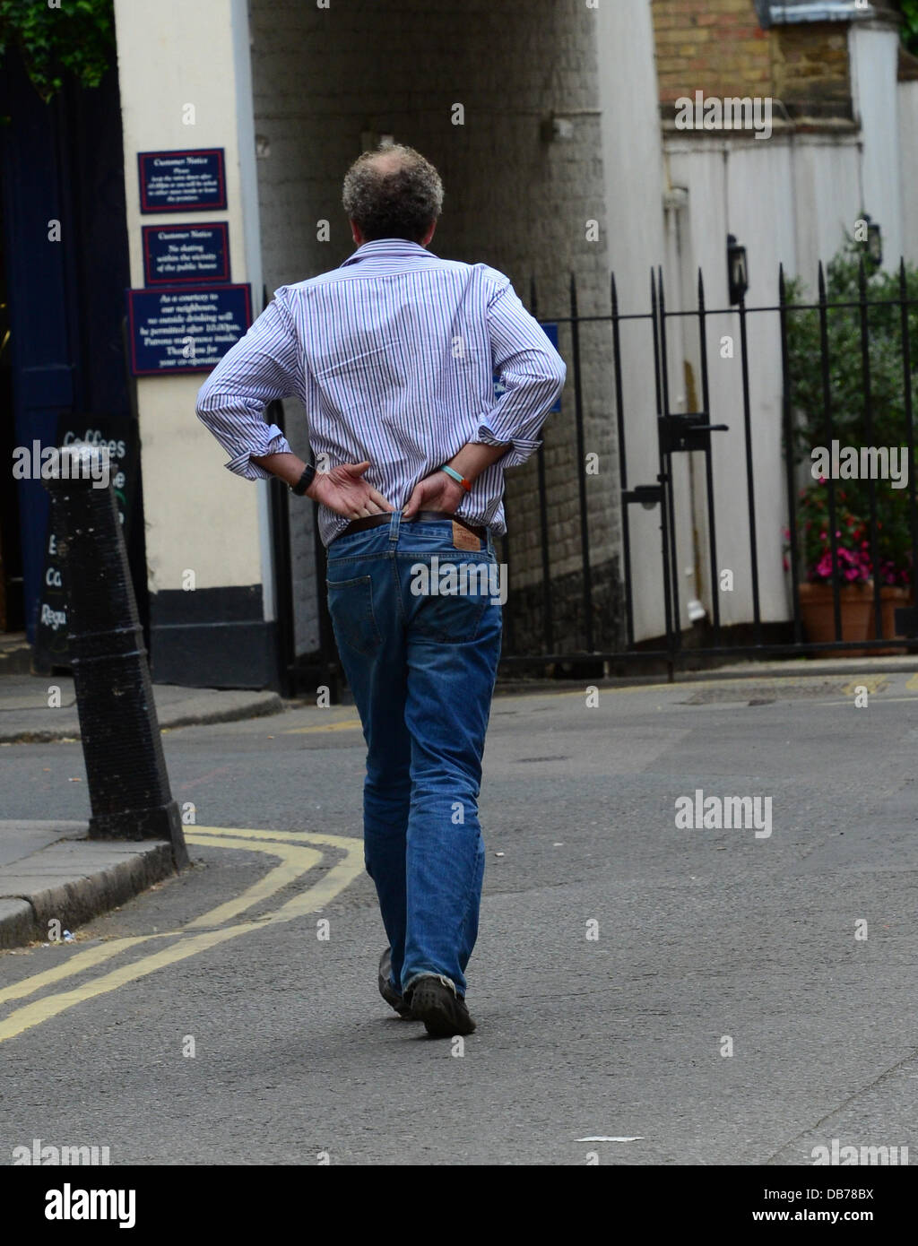 Jeremy Clarkson unterwegs in Knightsbridge nach Gerüchte, die eine super einstweilige Verfügung Verhinderung der Veröffentlichung von "intimen" Fotos von Jemima Khan und Jeremy Clarkson gewährt wurde, die sie seitdem verweigert hat.  London, England - 09.05.11 Stockfoto