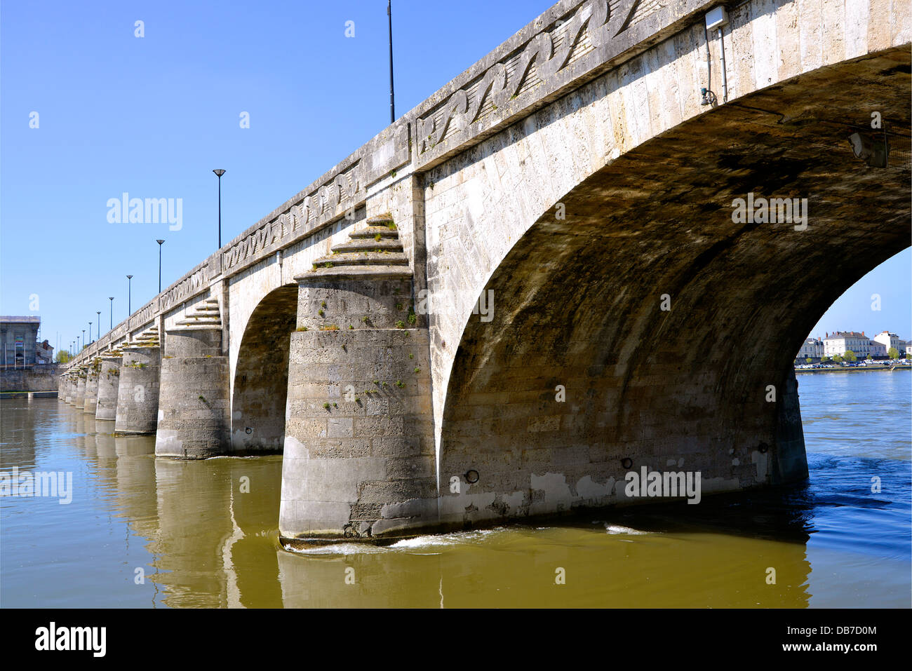 Detail der Cessart Brücke über die Loire bei Saumur, Gemeinde im Département Maine-et-Loire, Region Pays De La Loire in w Stockfoto