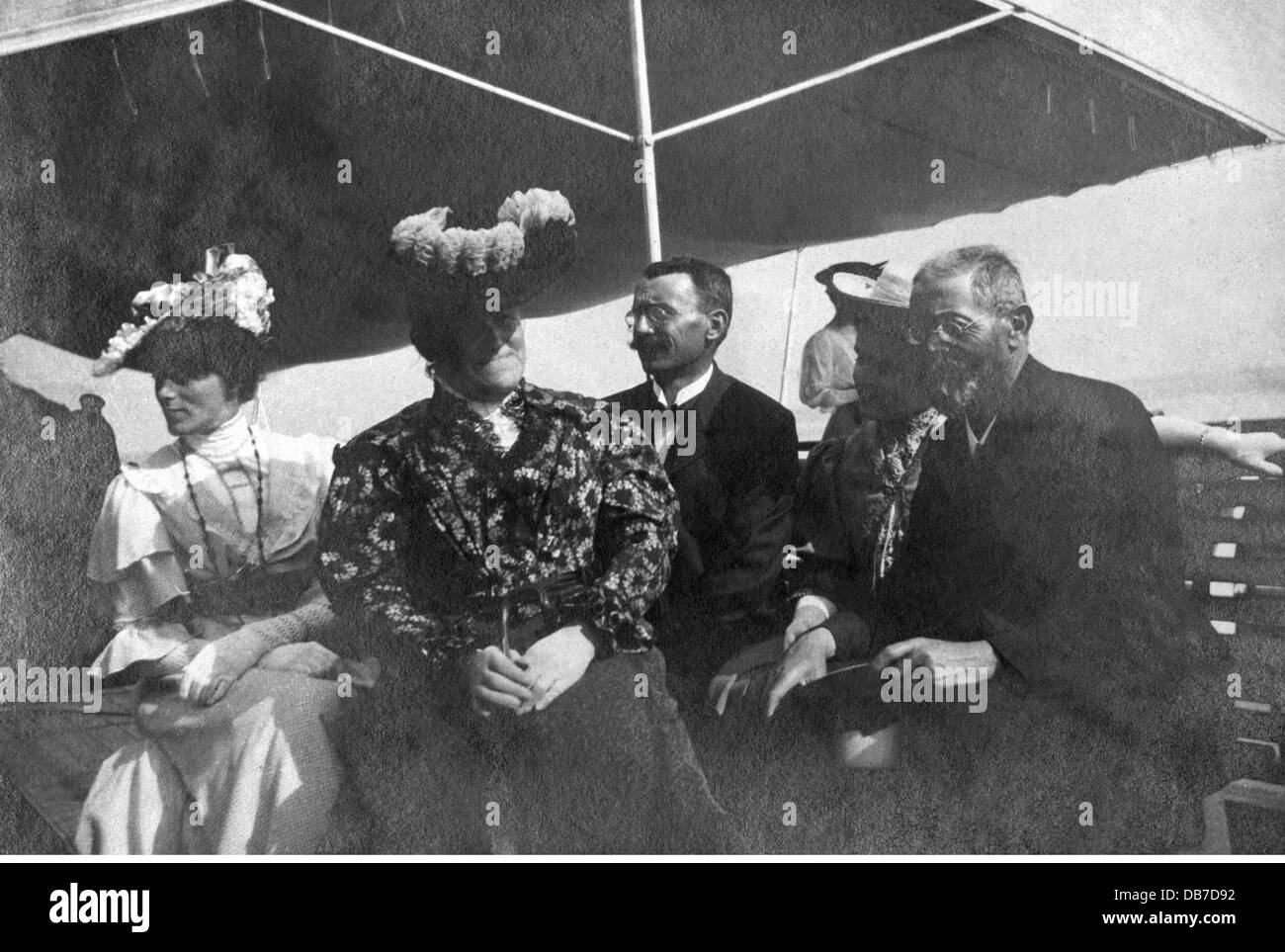 Freizeit, Ausflüge, Gruppe auf dem Ausflugsboot, um 1910, zusätzliche-Rechte-Clearenzen-nicht vorhanden Stockfoto