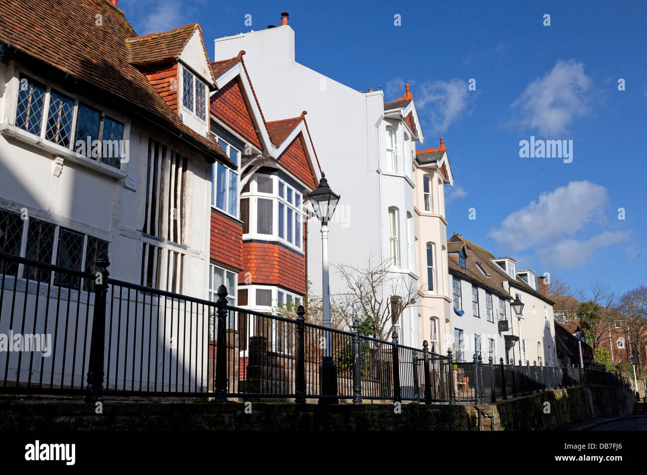 Häuserzeile in der Altstadt von Hastings, East Sussex Stockfoto