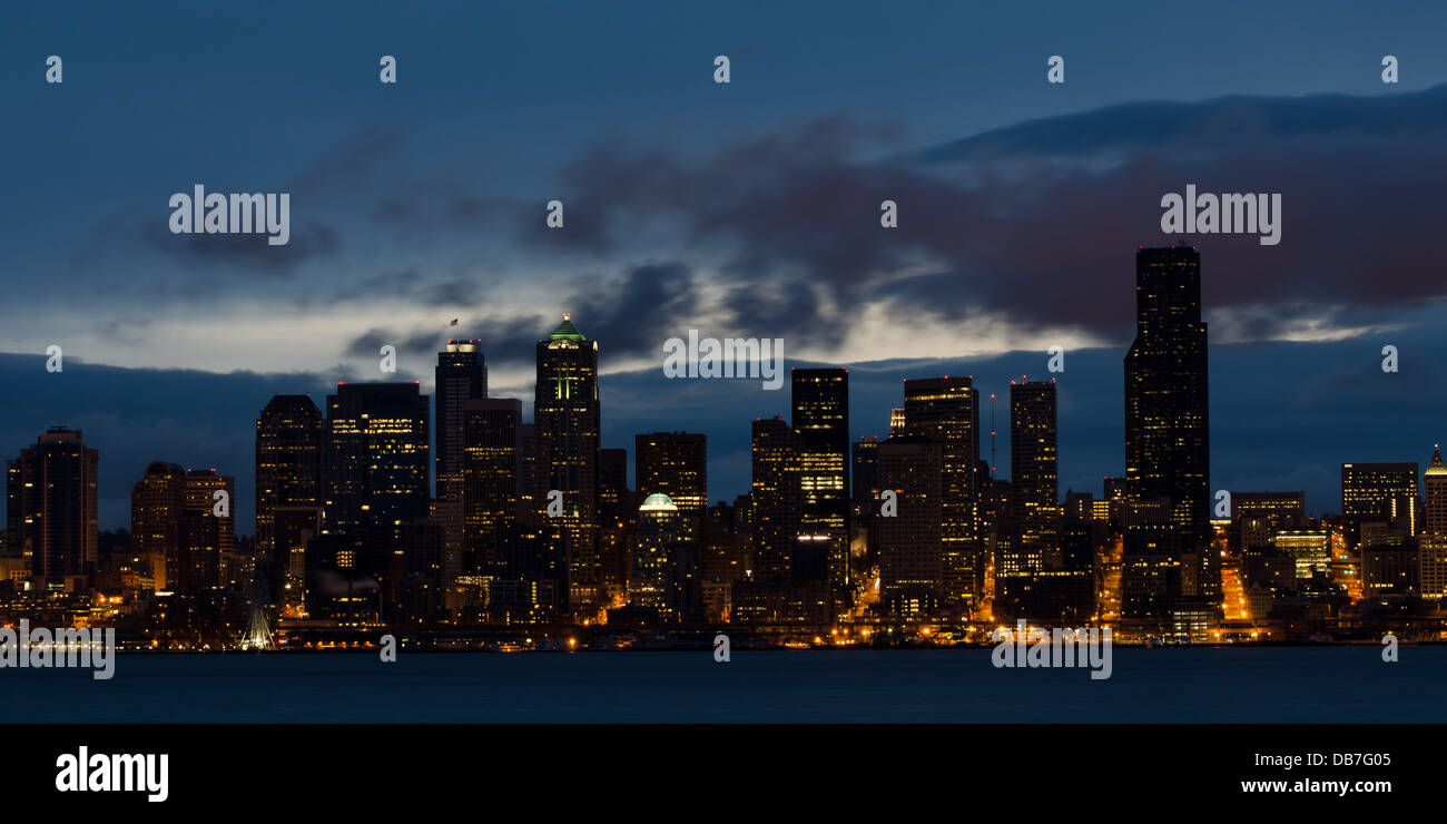 Skyline von Seattle im Morgengrauen Stockfoto