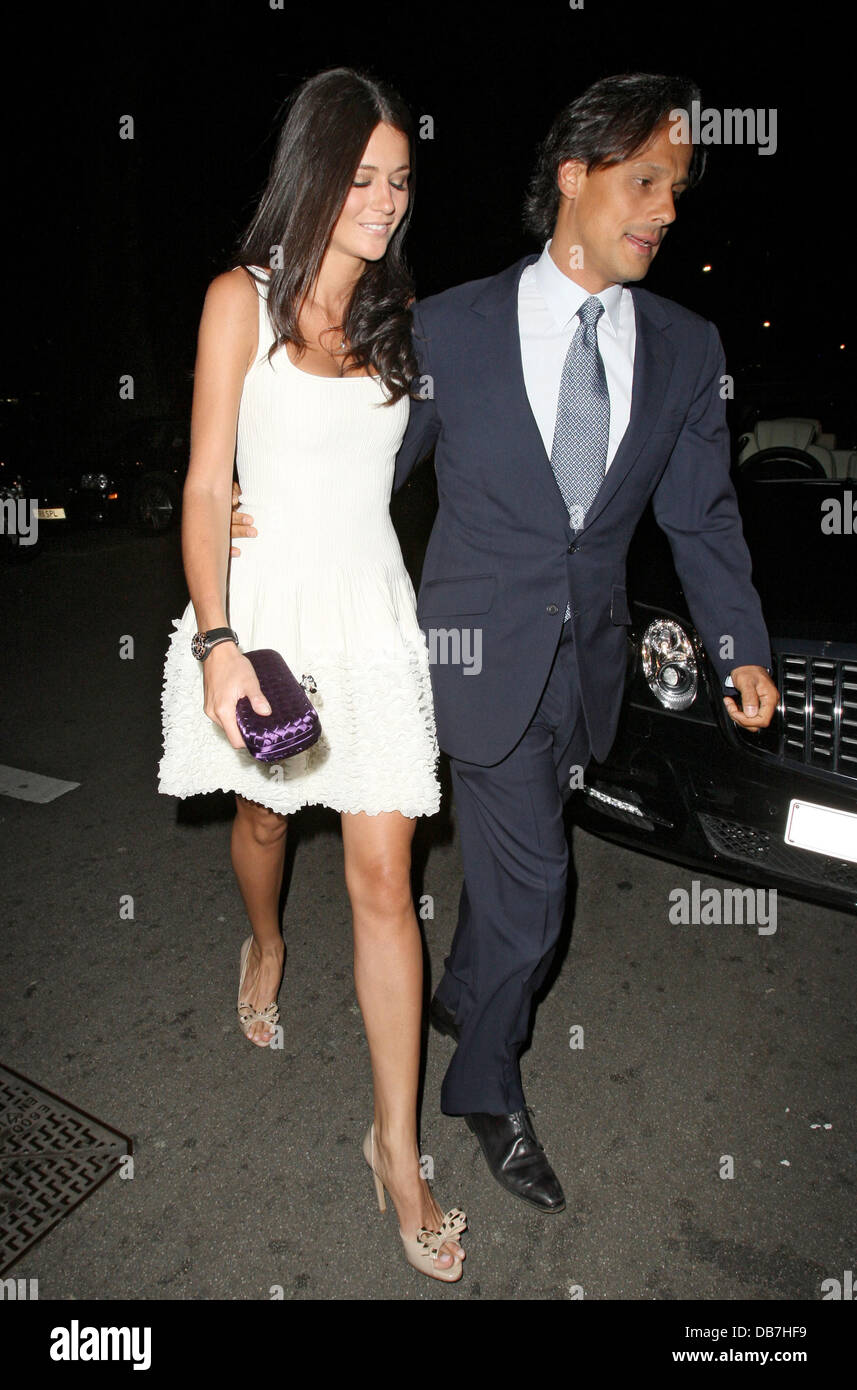 Arun Nayar und Freundin Promis, die Teilnahme an einem Lady GaGa Konzert am Annabels in Mayfair, London, England - 12.05.11 Stockfoto