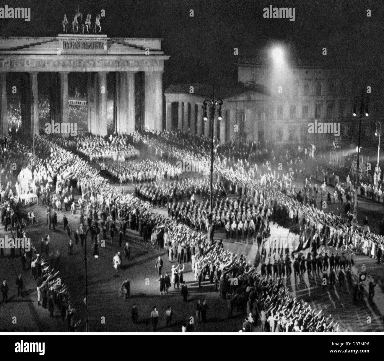 Nationalsozialismus / Nationalsozialismus, Propaganda, SA marschiert durch das Brandenburger Tor, Dreharbeiten zum Film 'Hans Westmar', Berlin, 16.8.1933, Zusatz-Rechteklärung-nicht vorhanden Stockfoto