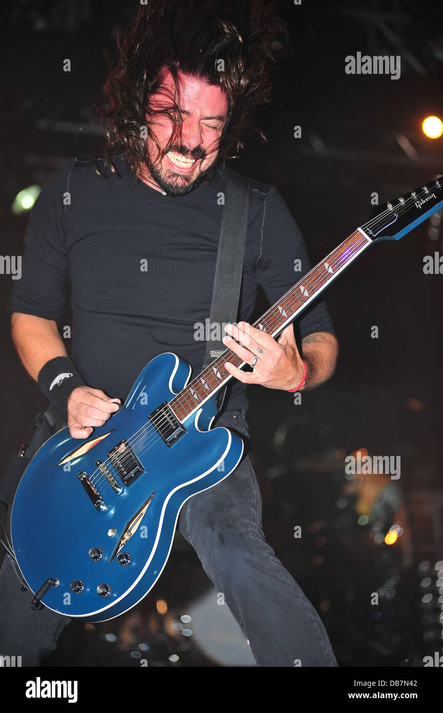 Dave Grohl Foo Fighters führen bei BBC Radio 1 Big Weekend 2011 in Carlisle - Performance Cumbria, England - 14.05.11 Stockfoto