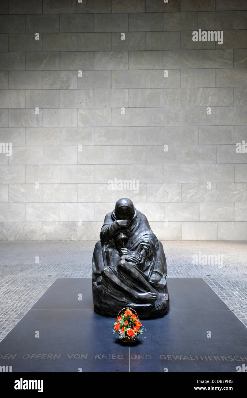 Skulptur, Pieta von Kaethe Kollwitz in die Neue Wache Memorial, Schinkelbau Bau von Karl Friedrich Schinkel Stockfoto