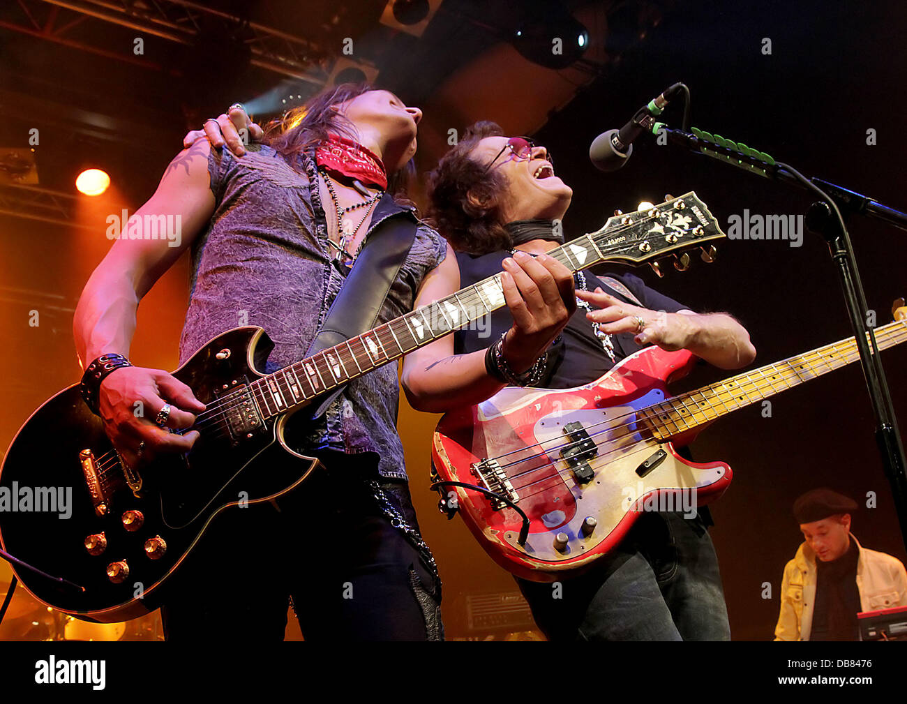 Ehemalige Deep Purple Bassist Glenn Hughes, jetzt von Black Country Kommunion, führt auf der Bühne im Pazifik Straße Arts Centre. Birkenhead, England - 17.05.11 Stockfoto