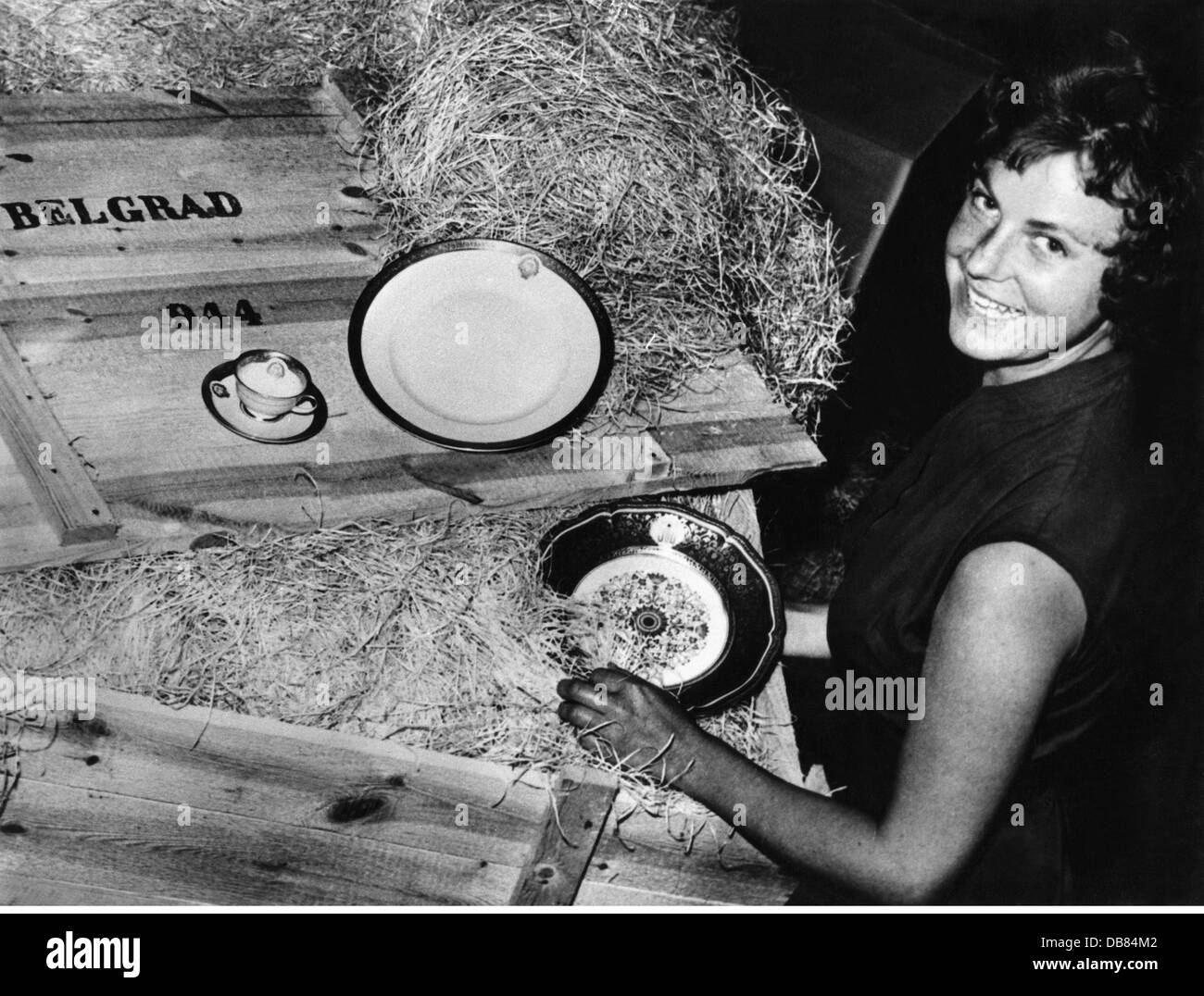 Industrie, Porzellan, Arbeiterinnen, die Geschirr für den jugoslawischen Staatschef Tito, Rosenthal, Selb, 1960, Zusatzrechte-Clearences-nicht vorhanden Stockfoto