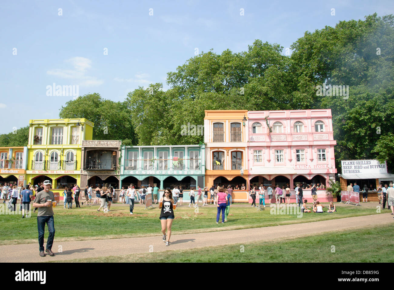 Kundenansturm vor der Barclaycard britischen Sommer Festival im Hyde Park, London, Freitag, 5. Juli 2013. Stockfoto
