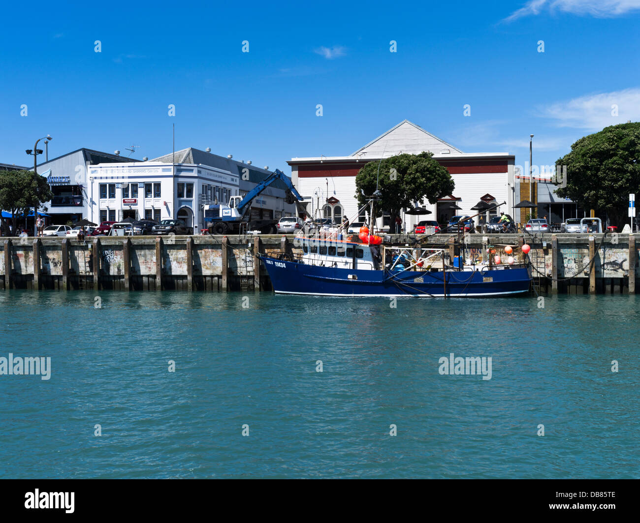 dh Napier Inner Harbour NAPIER Neuseeland Fischerboot Harbourside Wegesrand festgemacht Stockfoto