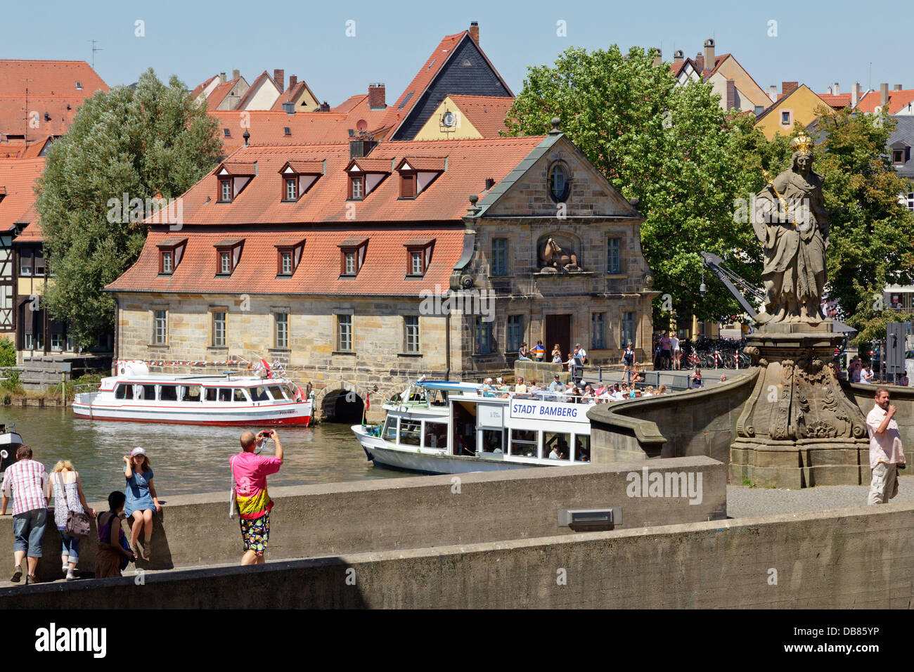 Ausflugsboote am Fluss Regnitz, Bamberg, Bayern, Deutschland Stockfoto