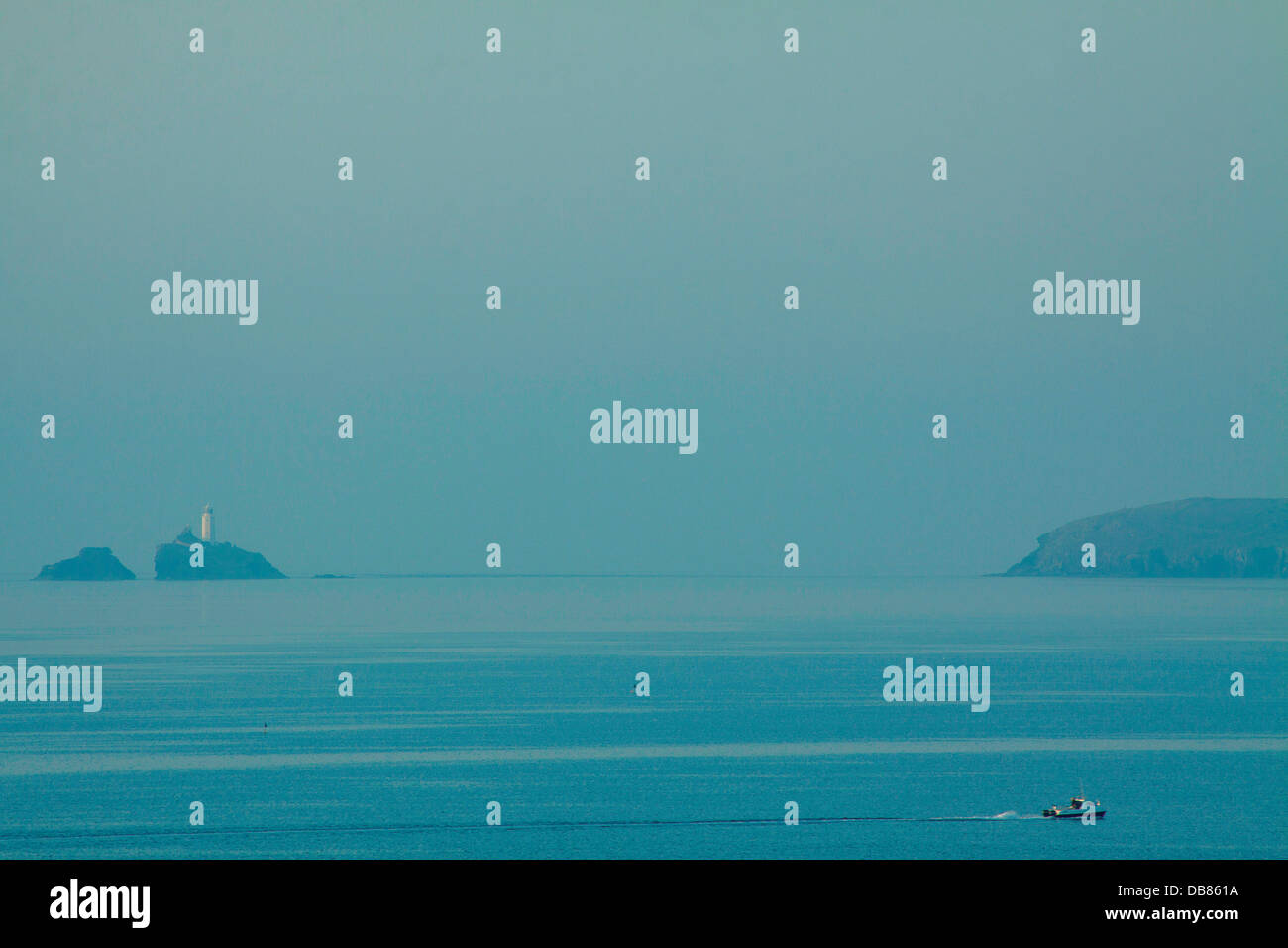 Leuchtturm von Godrevy und Godrevy Point von Carbis Bay Stockfoto