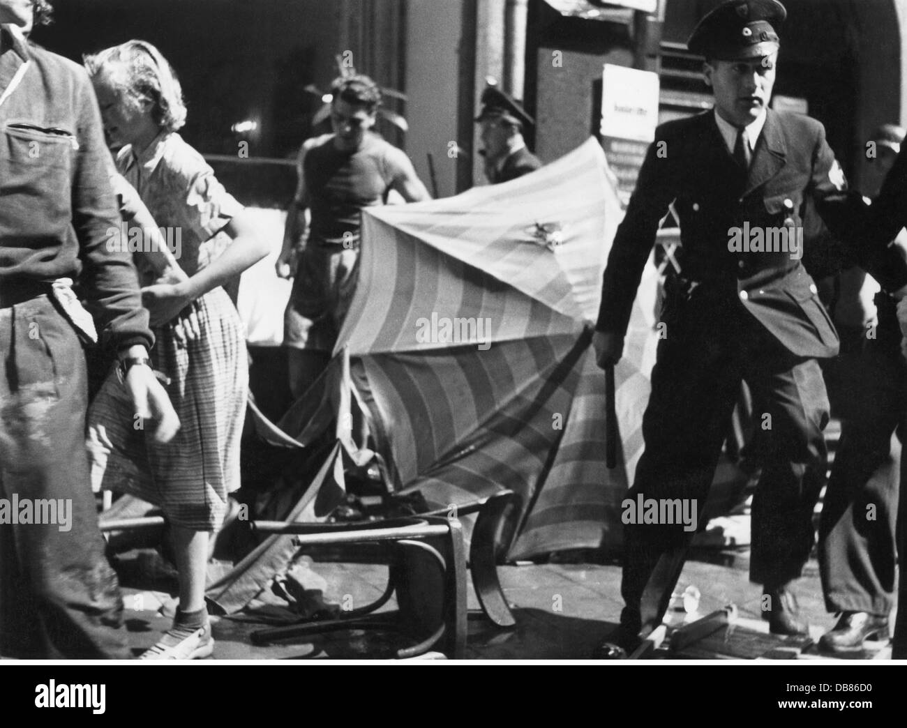 Demonstrationen, Deutschland, Proteste gegen verlängerte Öffnungszeiten samstags, Kaufingerstraße, München, 20.6.1953, Zusatzrechte-Clearences-nicht verfügbar Stockfoto