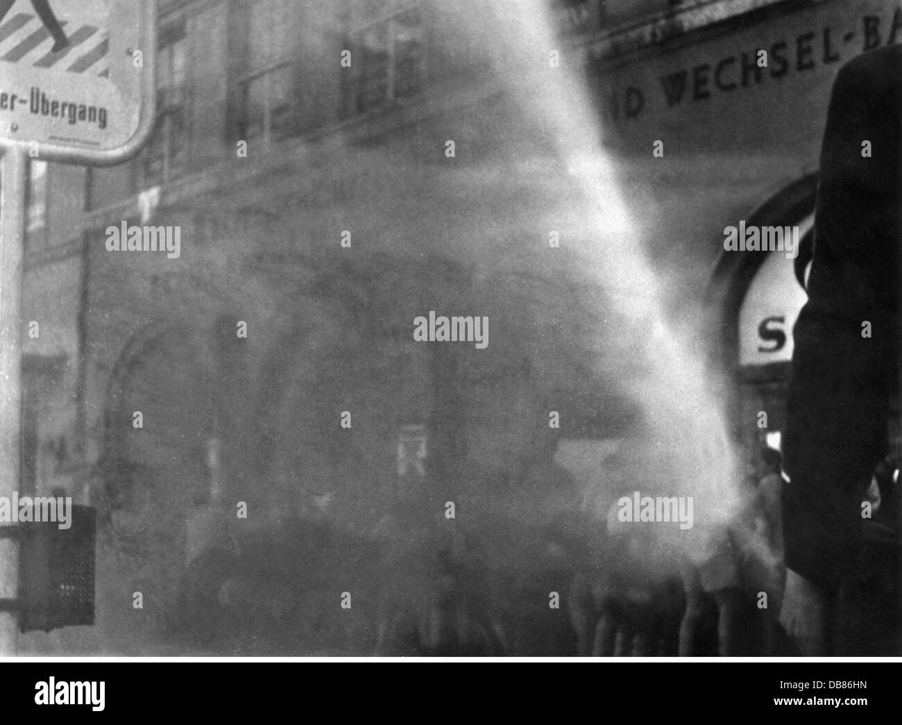 Demonstrationen, Deutschland, Proteste gegen verlängerte Öffnungszeiten samstags, Kaufingerstraße, München, 20.6.1953, Zusatzrechte-Clearences-nicht verfügbar Stockfoto