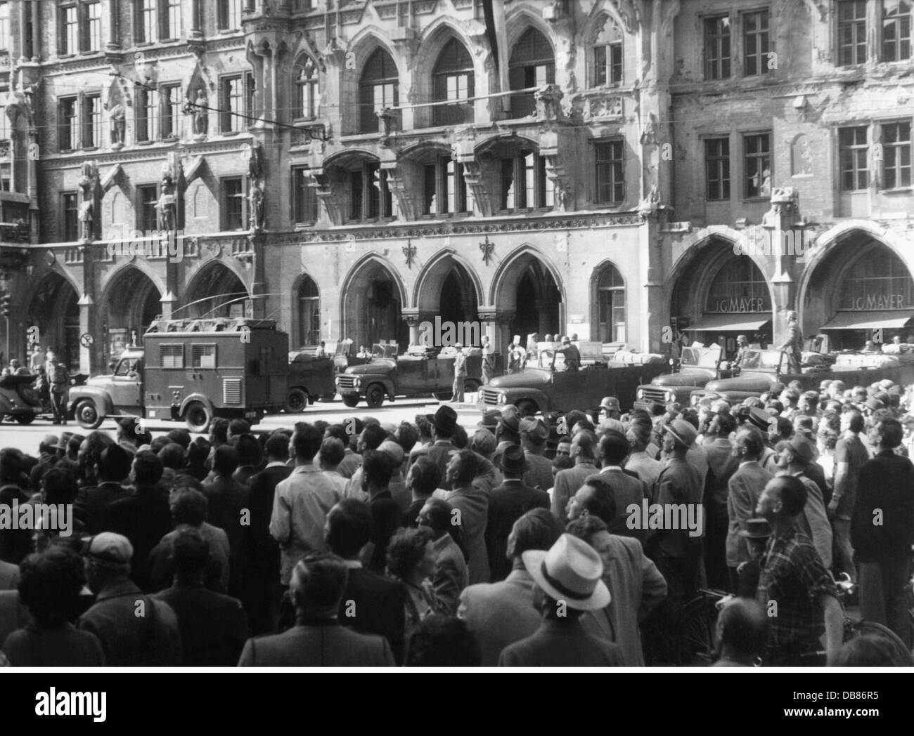 Demonstrationen, Deutschland, Proteste gegen verlängerte Öffnungszeiten am Samstag, Marienplatz, München, Deutschland, 20.6.1953, Zusatzrechte-Clearences-nicht verfügbar Stockfoto