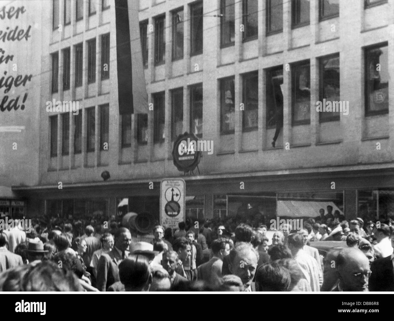 Demonstrationen, Deutschland, Proteste gegen verlängerte Öffnungszeiten am Samstag vor dem C&A Kaufingerstraße, München, 20.6.1953, Zusatzrechte-Clearences-nicht vorhanden Stockfoto
