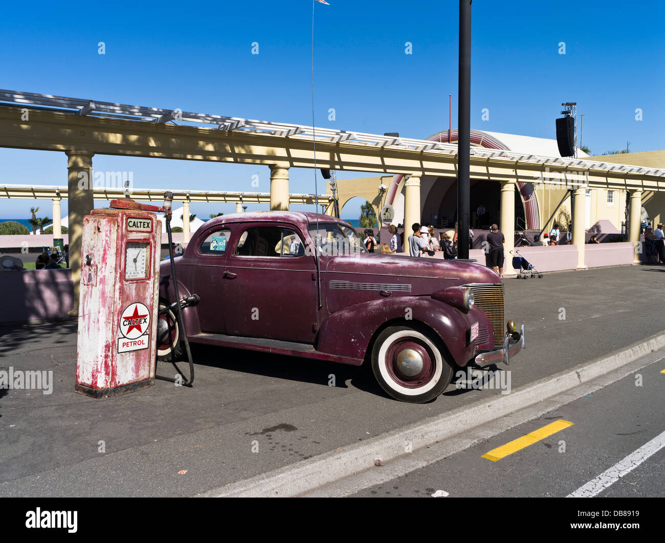 dh Marine Parade NAPIER FESTIVAL NEUSEELAND Klassischer Oldtimer Art déco-Festival am Wochenende von Sound Shell Stockfoto