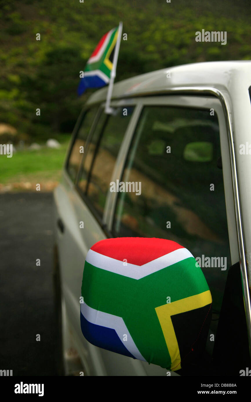 ein Auto geschmückt südafrikanische Flagge Spiegelabdeckungen in Nationalflagge Farben während der 2010 FIFA Fußball-WM in Südafrika Stockfoto