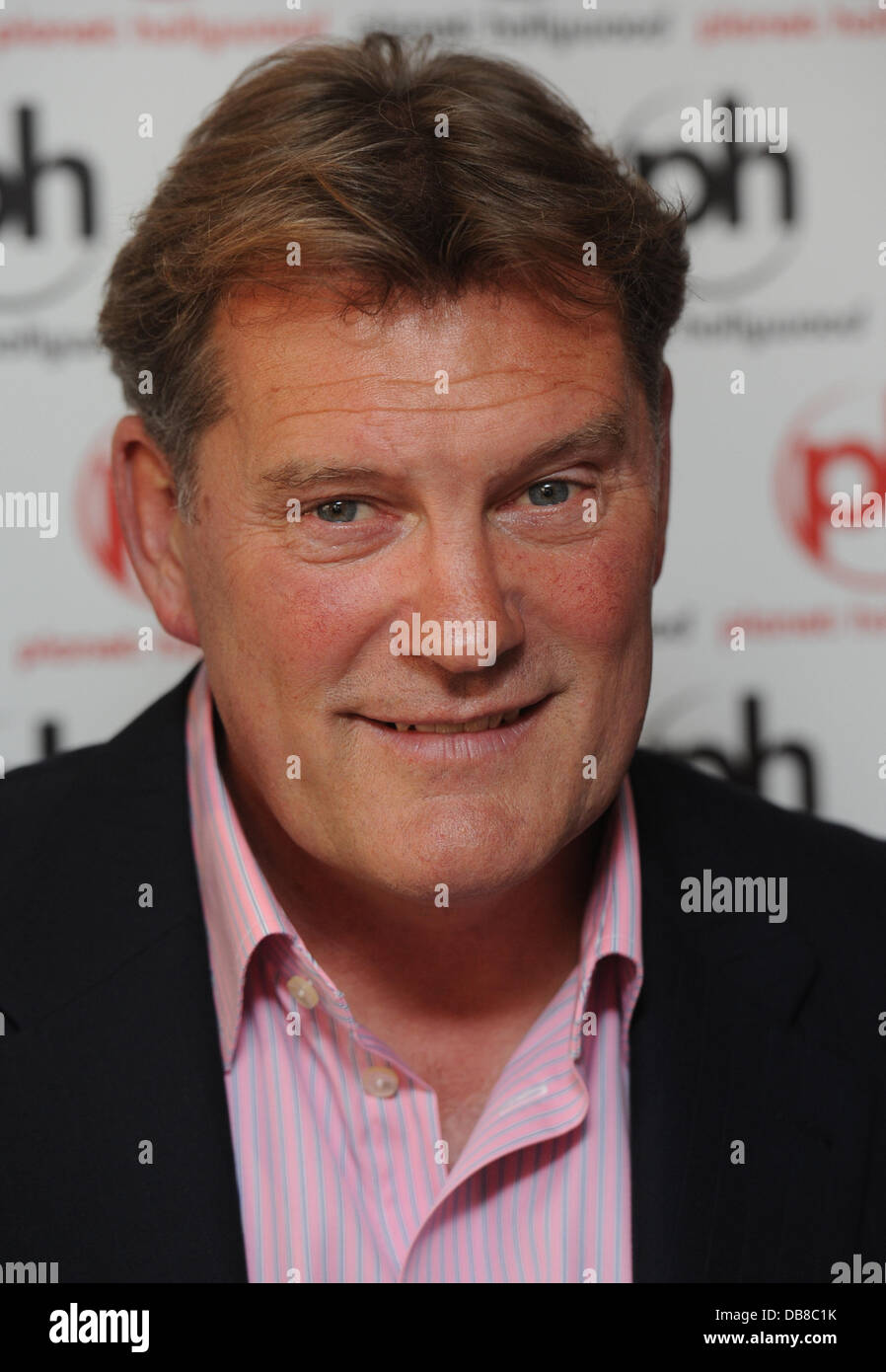 Glenn Hoddle die Enthüllung des London Legends Cup Kit im Planet Hollywood, London, England - 19.05.11 Stockfoto