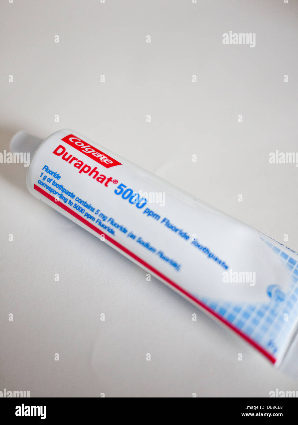 Duraphat Fluorid-Zahnpasta für den Einsatz in der Prävention von Karies. Stockfoto