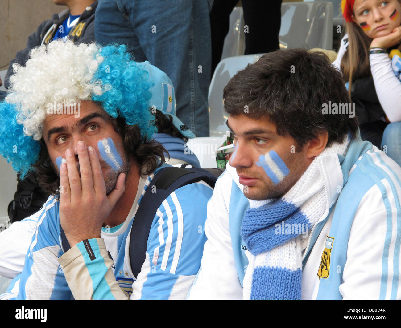 Argentinien Fußball-Fans zeigen Enttäuschung nach Teams verliert nach Deutschland in Kapstadt 2010 FIFA World Cup Soccer im Süden Stockfoto