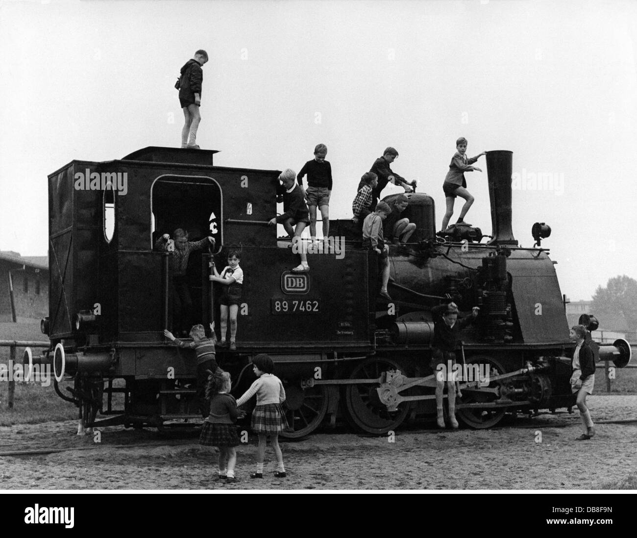 Transport / Transport, Eisenbahn, Dampflok, Rangierlok 'Hannover 6193', Baujahr 1904, nach Stilllegung als Spielplatzgeräte, Zoo, Köln, Deutschland, 60er Jahre, Zusatzrechte-Freiungen-nicht vorhanden Stockfoto