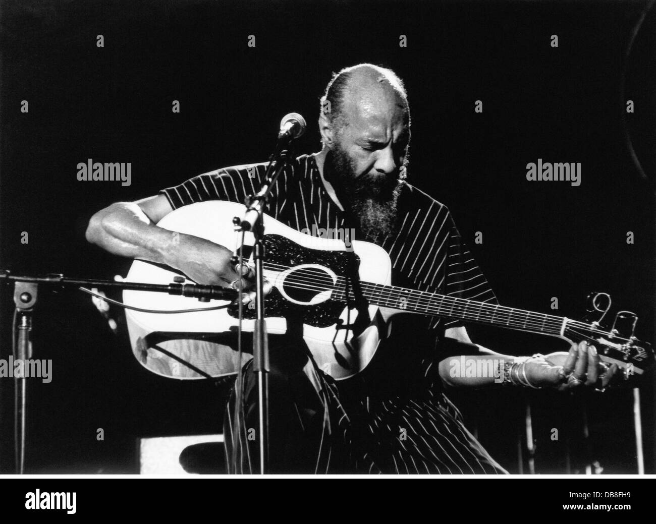 Havens, Richie, 21.1.1941 - 22.4.2013, US-amerikanischer Musiker (Folkmusik), Sänger, halbe Länge, während der Bühnenaufführung, Montreux, 1996, Stockfoto