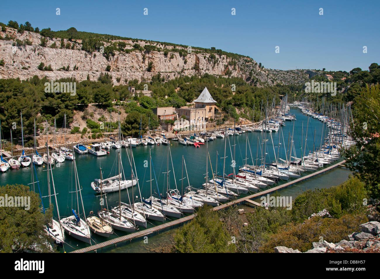 Provence Calanques in der Nähe von Cassis Französisch Riviera Frankreich Boot Hafen Hafen Sea Stockfoto