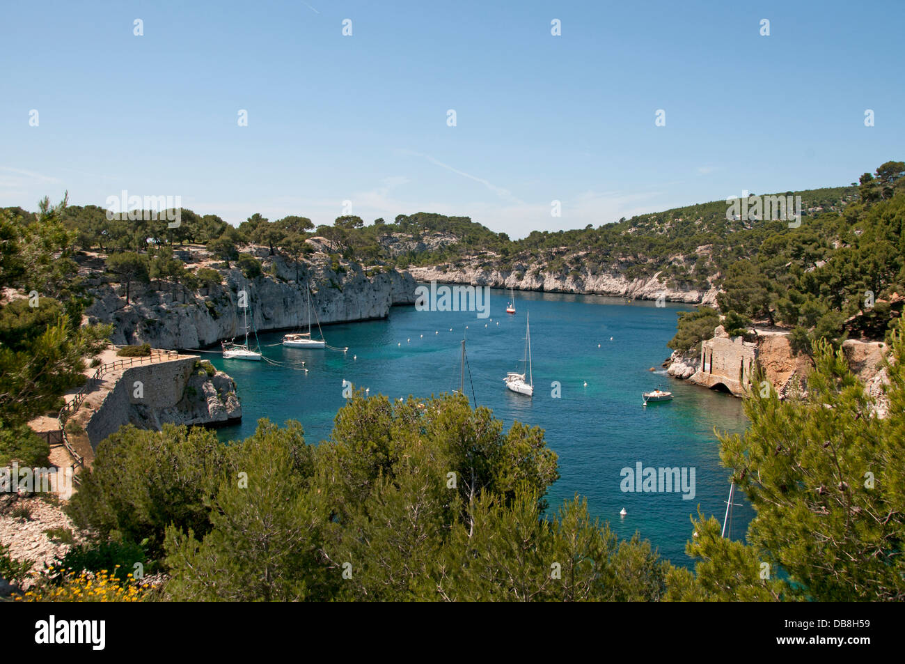 Provence Calanques in der Nähe von Cassis Französisch Riviera Frankreich Boot Hafen Hafen Sea Stockfoto