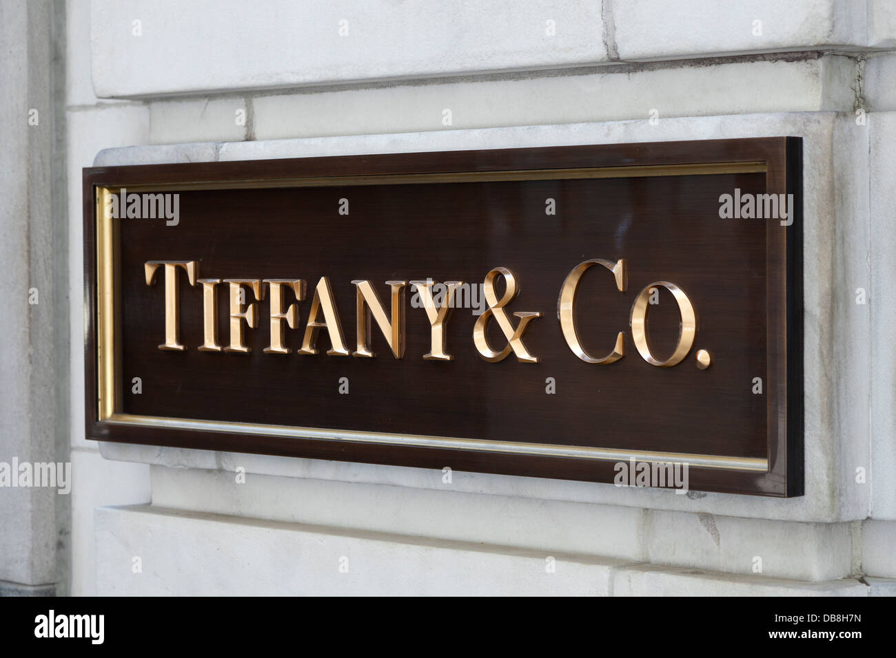 Goldenen Schild von Tiffany & Co im Financial District in New York City Stockfoto