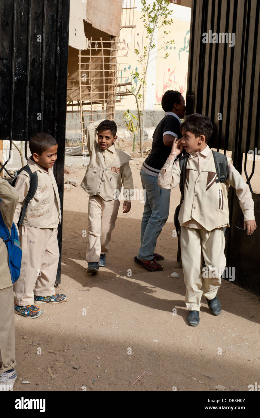 Kinder aus Schule, Luxor, Ägypten Stockfoto