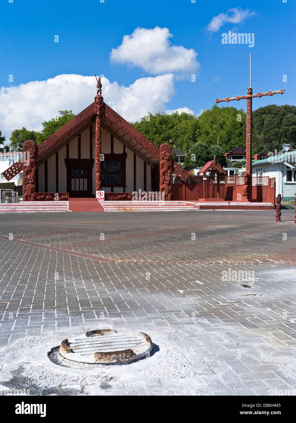 dh Te Papaiouru Marae ROTORUA OHINEMUTU NEUSEELAND NZ Maori Treffpunkt Haus Holzschnitzereien thermischer Schlot Stockfoto