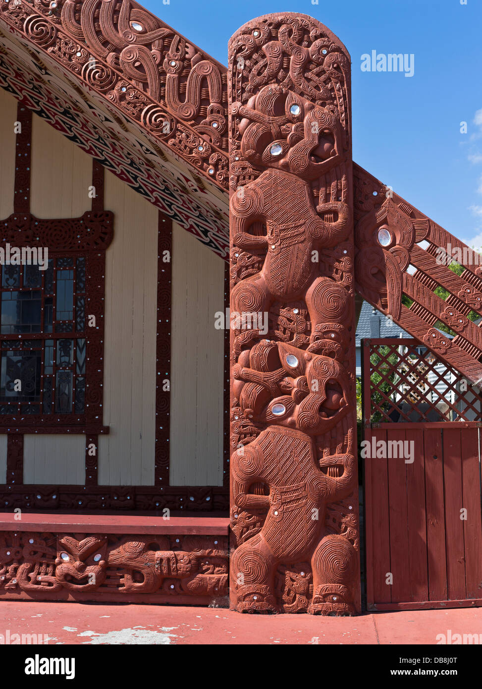 dh Ohinemutu ROTORUA NEUSEELAND Maori Te Papaiouru Marae Holzschnitzereien Schnitzereien Kunst Kultur maori Skulptur Stockfoto