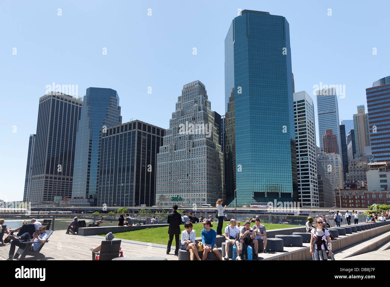 Pier One am East River in der Nähe von Brooklyn Bridge in New York City Stockfoto