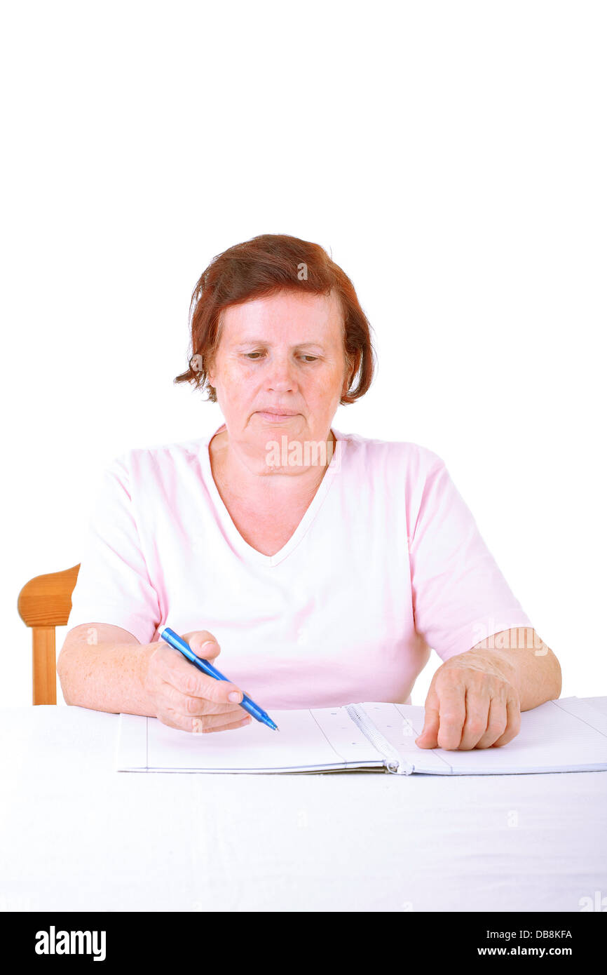 ältere Frau und Papierkram Stockfoto