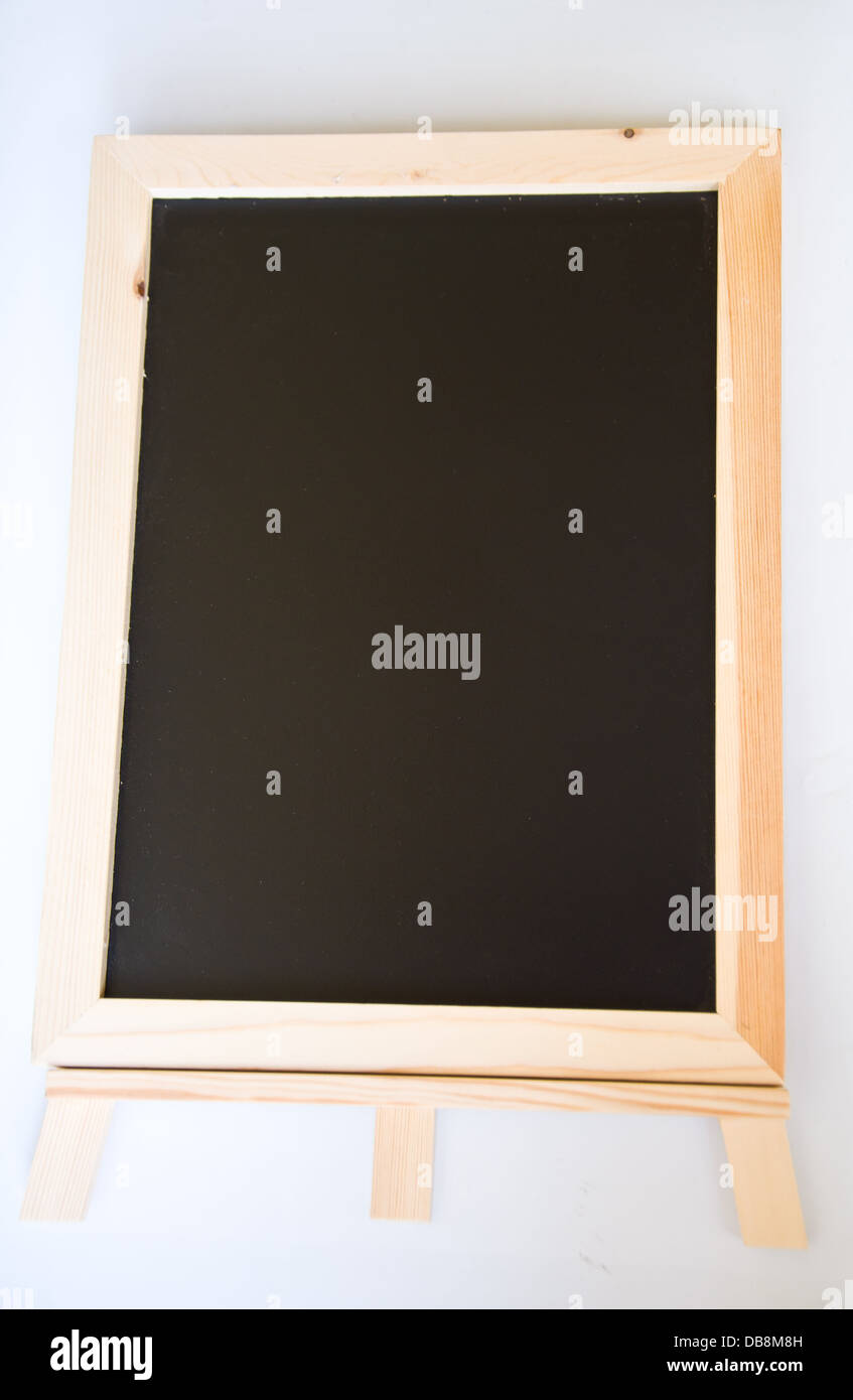 Tafel aus Holz auf weißem Hintergrund Stockfoto