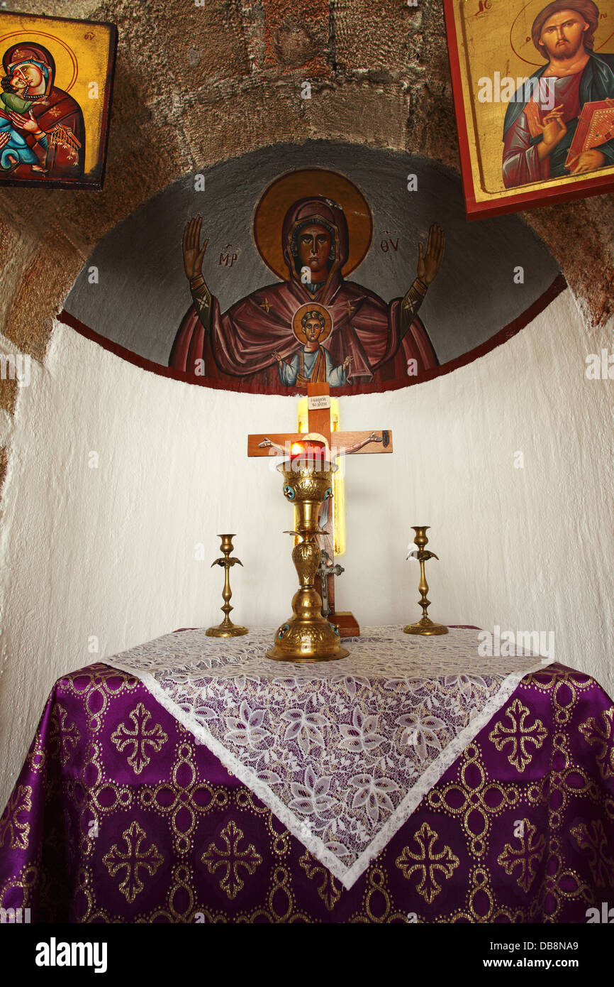 Eine Darstellung von Jesus Christus über einem Altar in einer griechisch-orthodoxen Kapelle in Lindos, Rhodos, Griechenland. Stockfoto