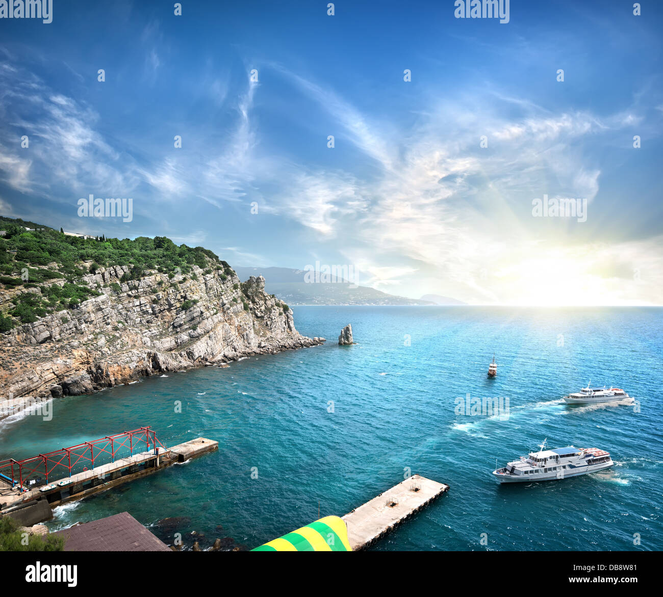 Yachten im Meer am Morgen Stockfoto