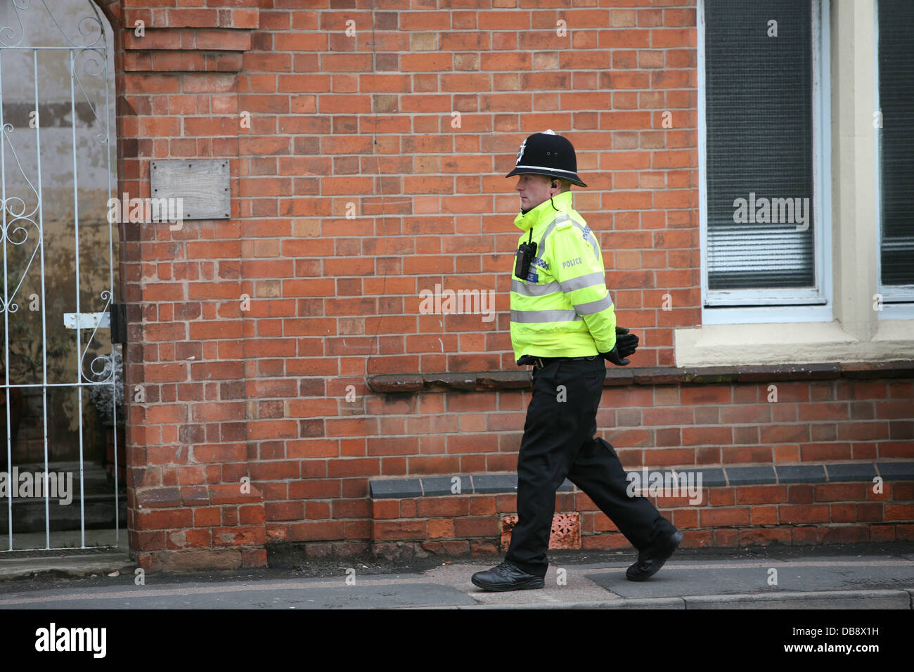 Polizisten zu Fuß seine Beat in loughborough Stockfoto