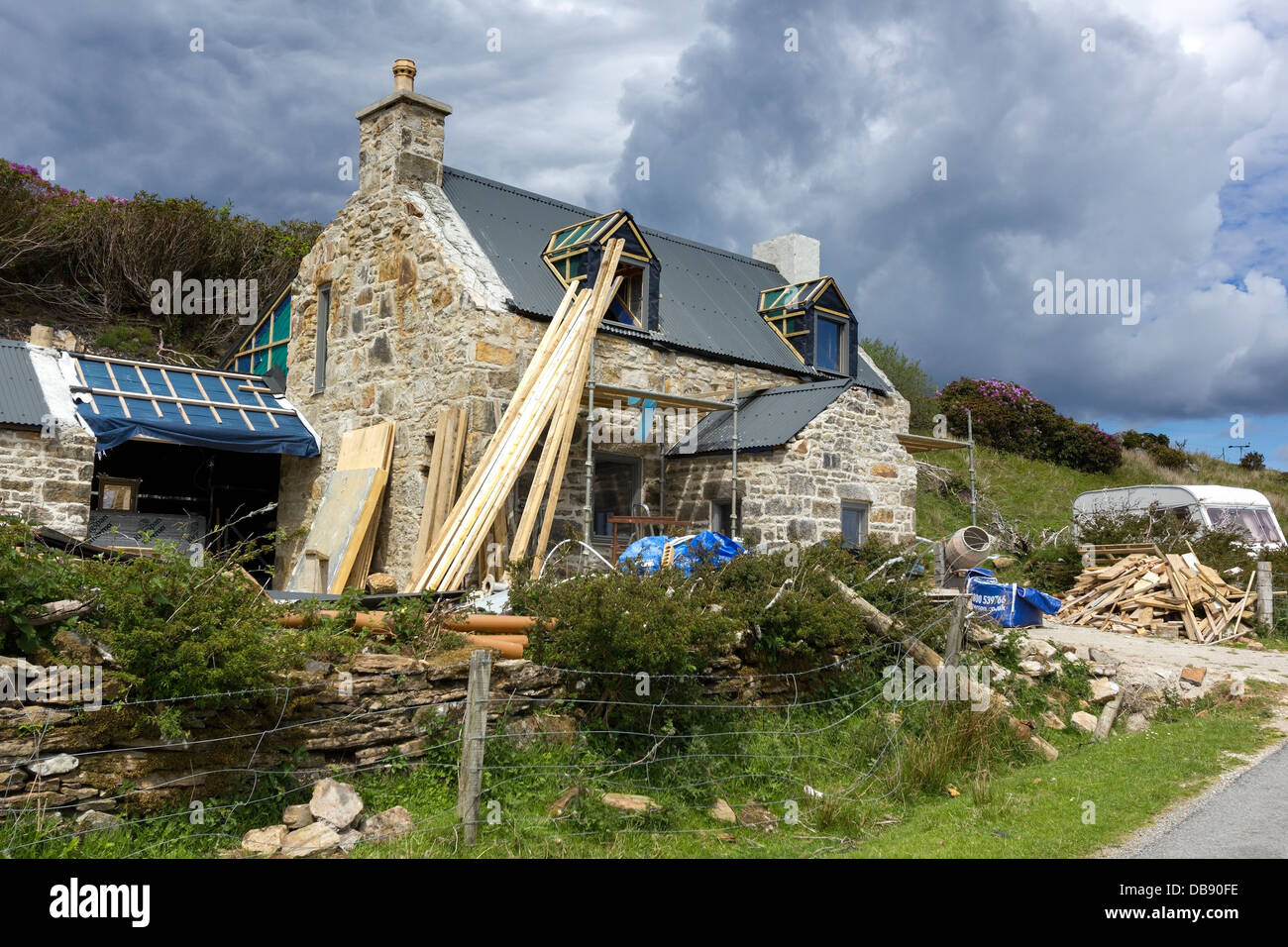 Scottish Highland Croft wird restauriert, Glasnakille in der Nähe von Elgol auf der Isle of Skye, Schottland, Großbritannien Stockfoto