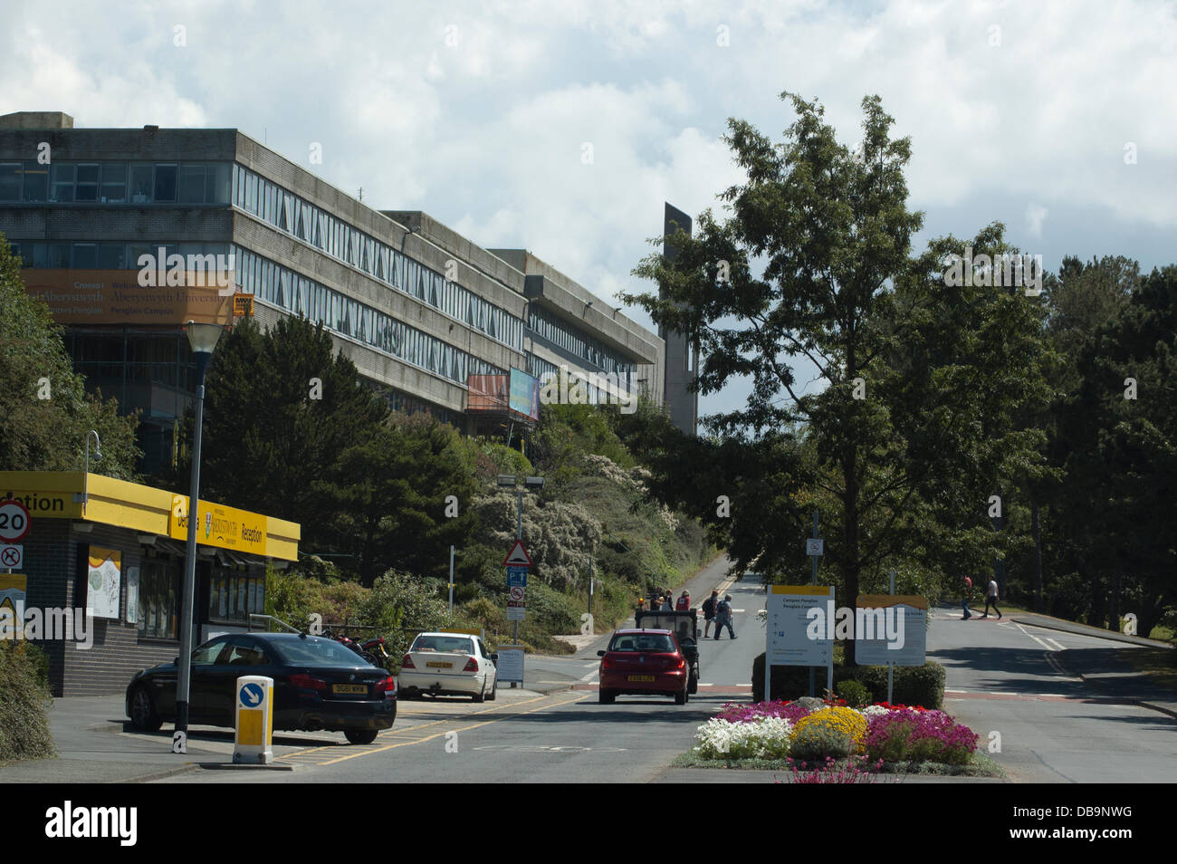 Aberystwyth, Wales, UK. 25. Juli 2013. Aberystwyth University hat neue Schilder auf dem Campus zu ersetzen, wie sechs gefunden worden war, auf Rechtschreibfehler, durch eine andere, eine falsche Übersetzung des walisischen Wortes für Studenten enthalten. Es hätte "Myfyrwyr" aber falsch geschrieben wurde, als "Myfywyr". Bildnachweis: Barry Watkins/Alamy Live-Nachrichten Stockfoto