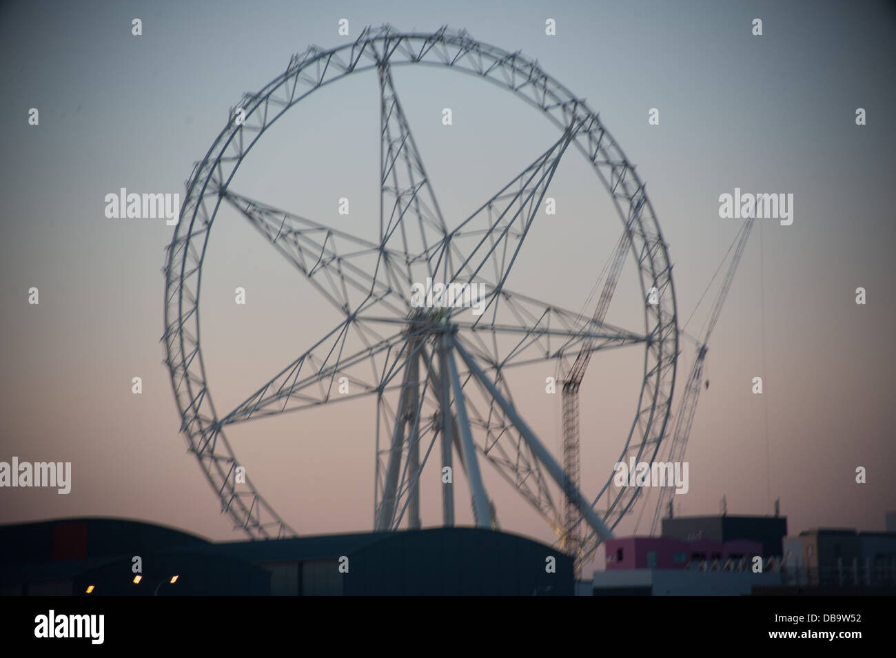 Blick auf den Sonnenuntergang von der Melbourne Riesenrad The Star Melbourne Australien Riesenrad im Bau ohne die Hülsen Stockfoto